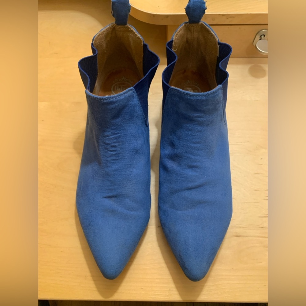 Ibiza Campbell’s low cut booties